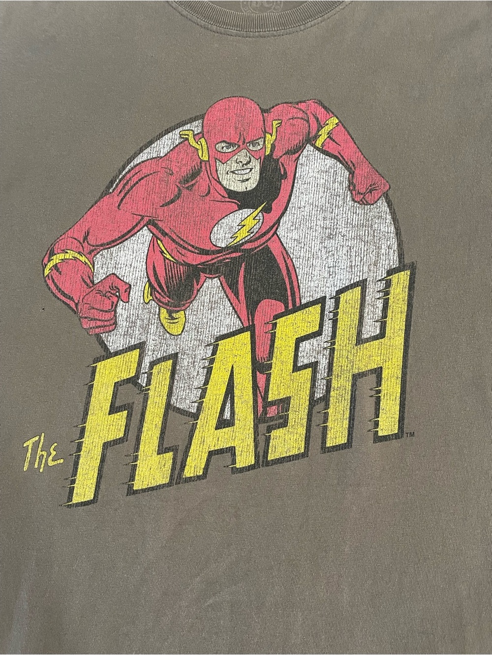 DC Flash Graphic Tee in Brown with Red & Yellow Print M - Picture 2 of 5